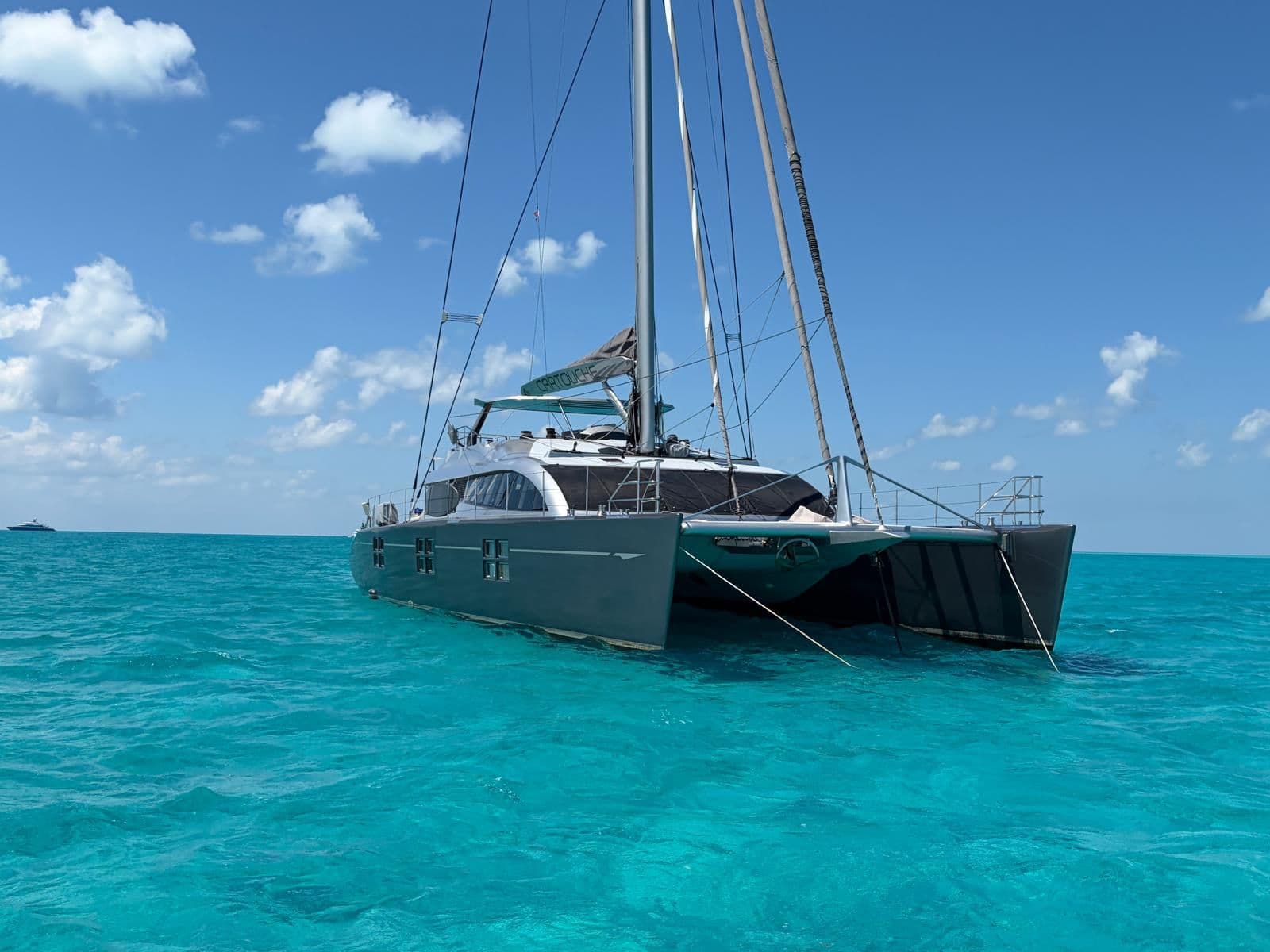 Cartouche bow seen from starboard in the Caribbean